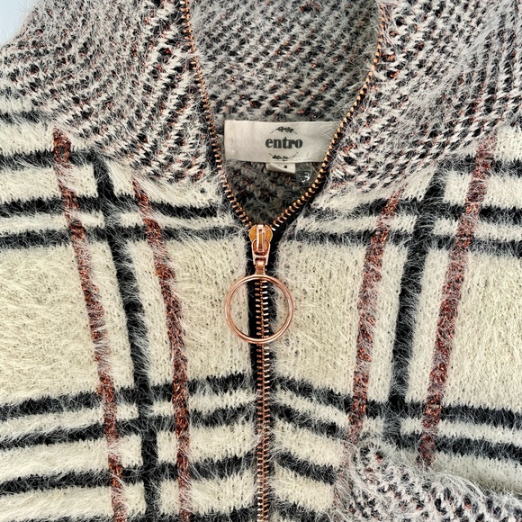 Women's Super Soft Fuzzy Quarter Zip Plaid Sweater Size Medium - Picture 3 of 8